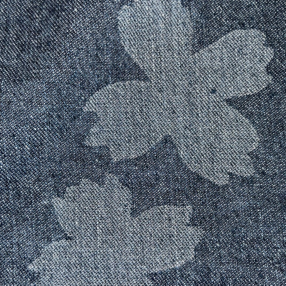 Liz Claoborne denim skirt Woman's, 8, Dark grey, light grey stencil flowers. EUC - Picture 9 of 17